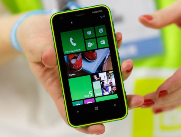 Самый дешевый коммуникатор под управлением Windows Phone от Nokia